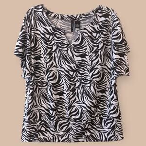 NEW Black & White Animal Print Top Size Large